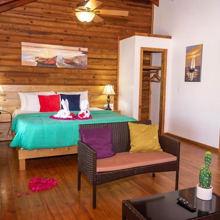 Hotel And Dive Center Roatan Yacht Club French Harbour Bagian luar foto