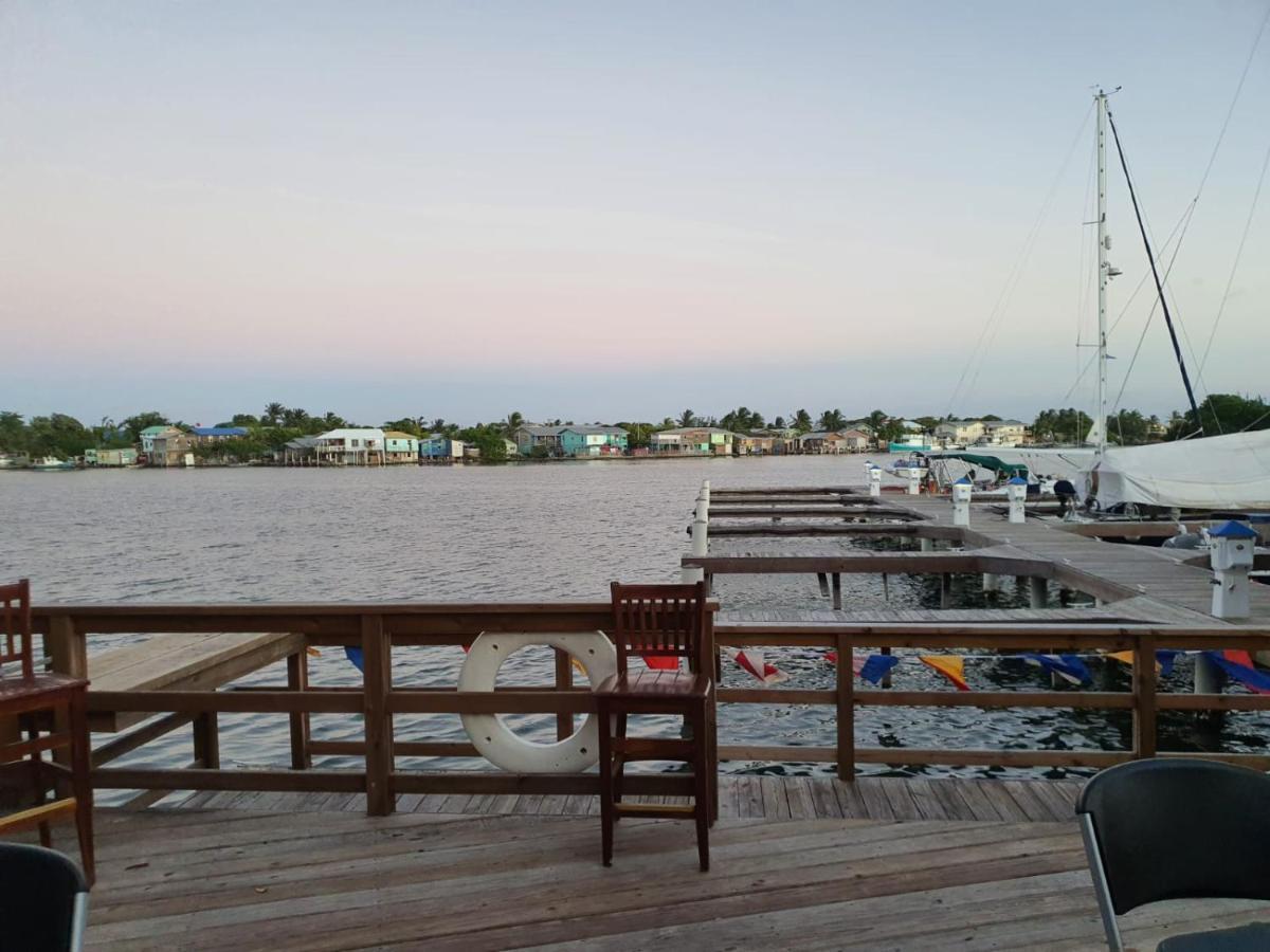 Hotel And Dive Center Roatan Yacht Club French Harbour Bagian luar foto