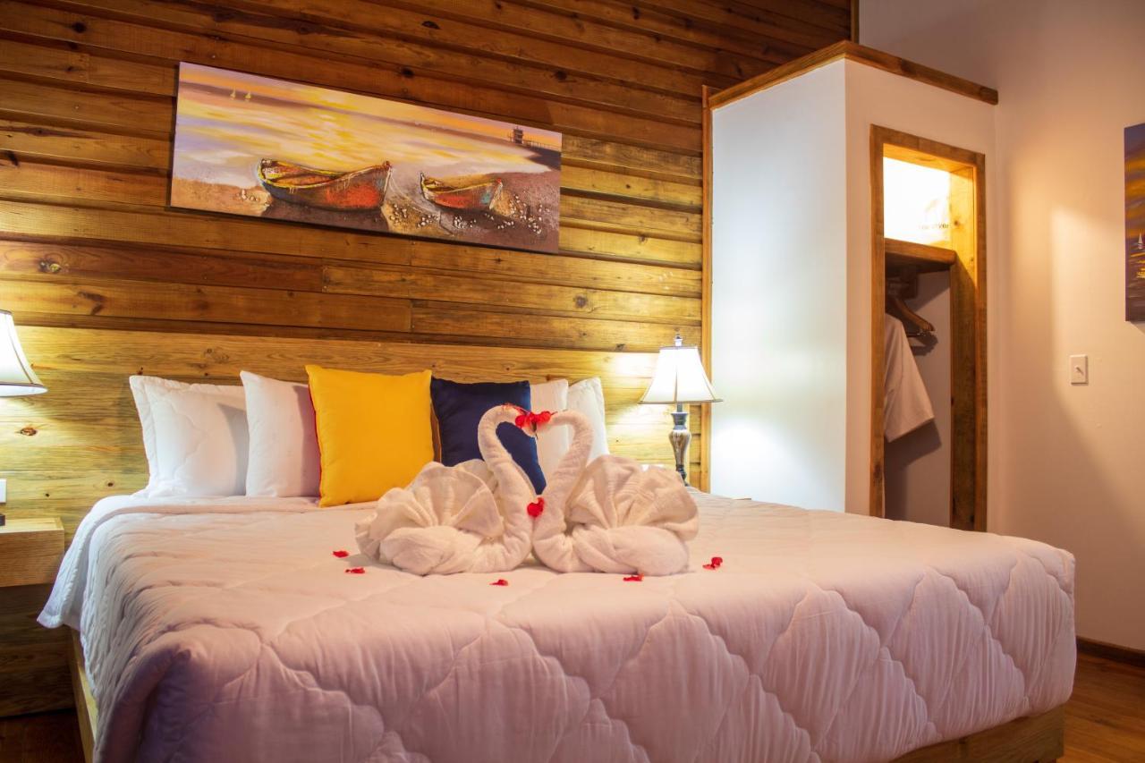 Hotel And Dive Center Roatan Yacht Club French Harbour Bagian luar foto