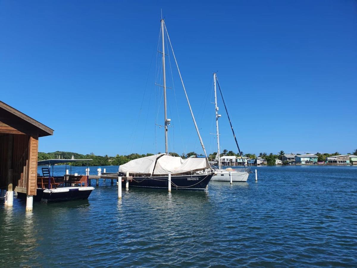 Hotel And Dive Center Roatan Yacht Club French Harbour Bagian luar foto