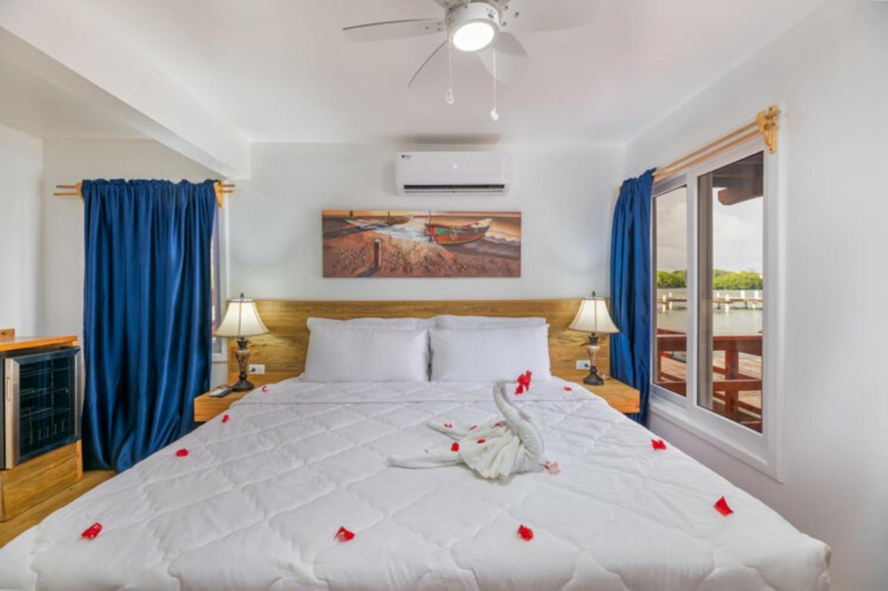 Hotel And Dive Center Roatan Yacht Club French Harbour Bagian luar foto