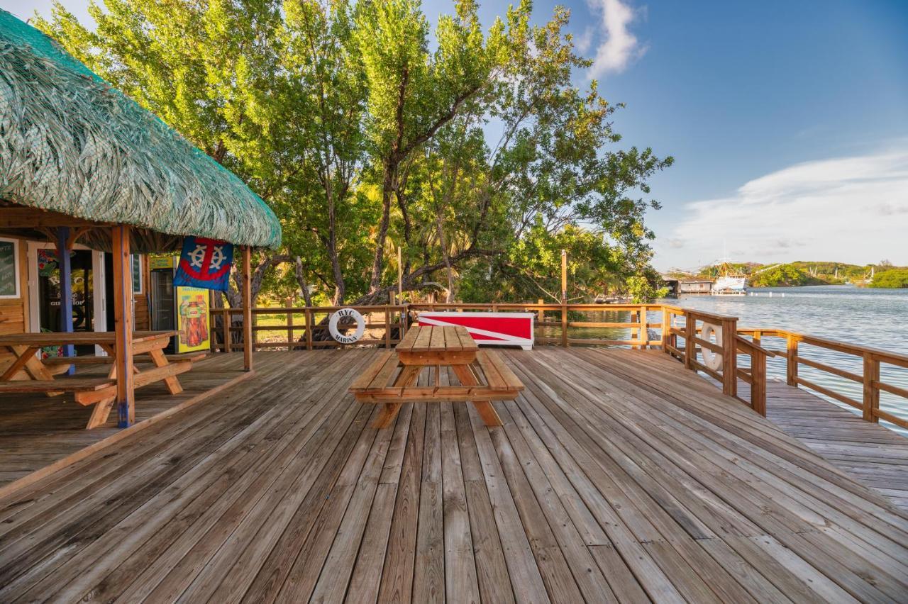 Hotel And Dive Center Roatan Yacht Club French Harbour Bagian luar foto