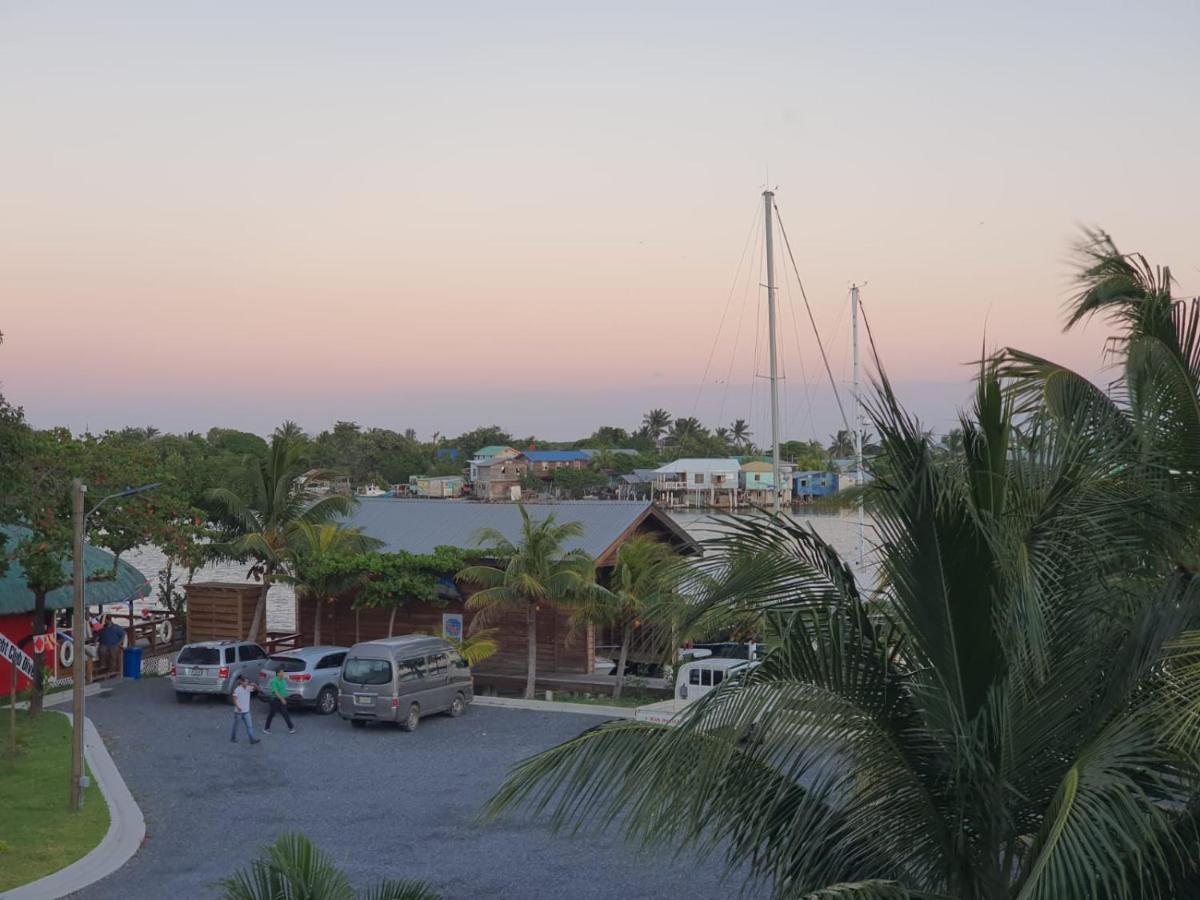 Hotel And Dive Center Roatan Yacht Club French Harbour Bagian luar foto