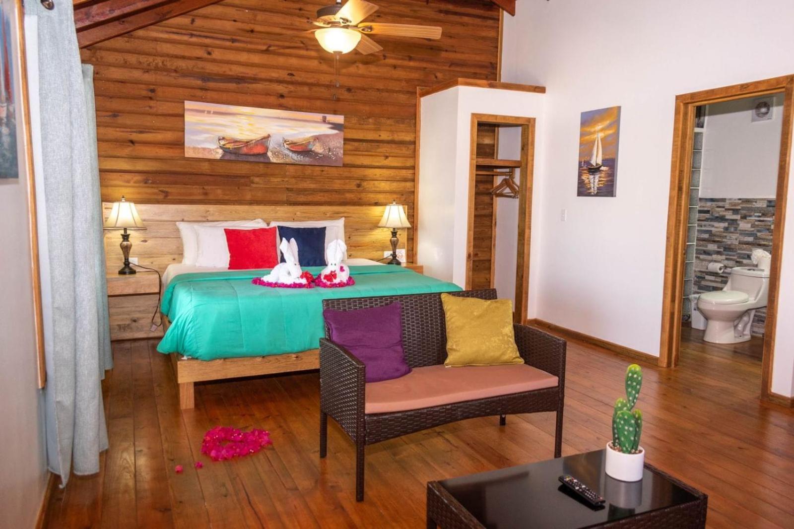 Hotel And Dive Center Roatan Yacht Club French Harbour Bagian luar foto